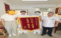 仁心仁術(shù)護患兒，家長感謝送錦旗